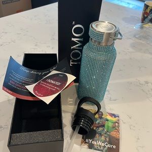 Hawaiian blue Tomo 25 oz water bottle